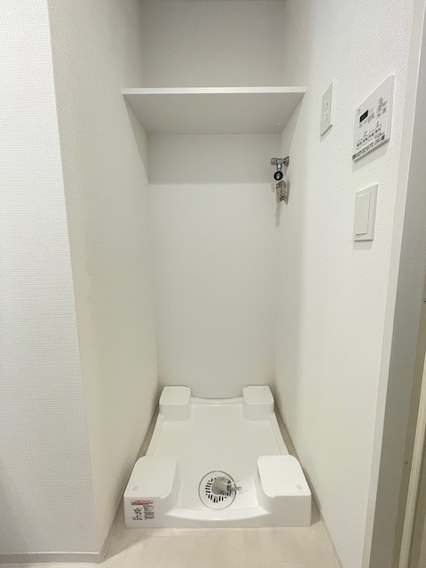 ドゥーエ王子神谷5階 洗濯機置場