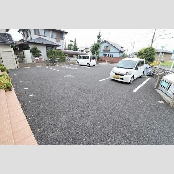 グランドソレーユ 駐車場