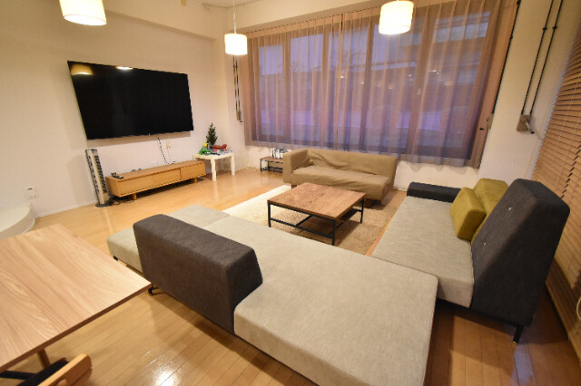 シェアス五反野4階 共有ラウンジ