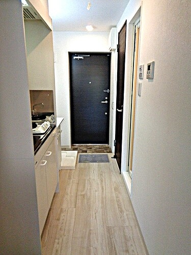 パピ中野ラウンジ2階 内側から見た玄関※写真撮影：2014年01月