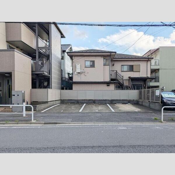 ハイムベルニナ302号室 駐車場