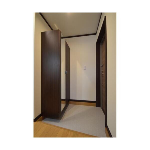 フォレスト　エイト 玄関