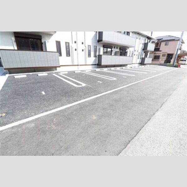 ラリュール 駐車場