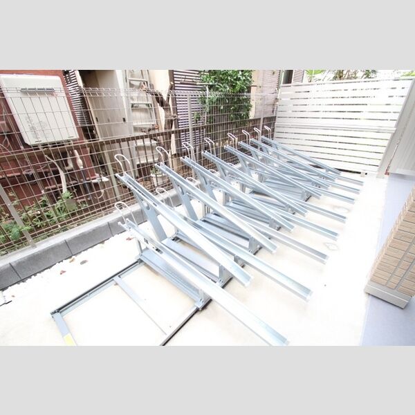 マウナケア102号室 駐輪場