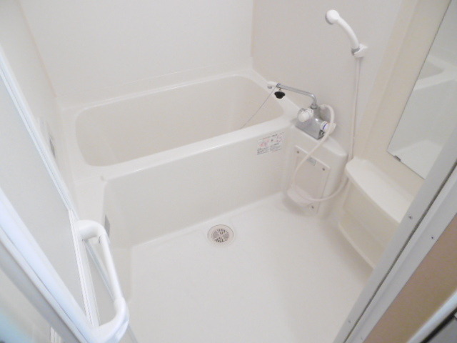 トレセリア横山0806号室 ゆったり浴槽のお風呂です。