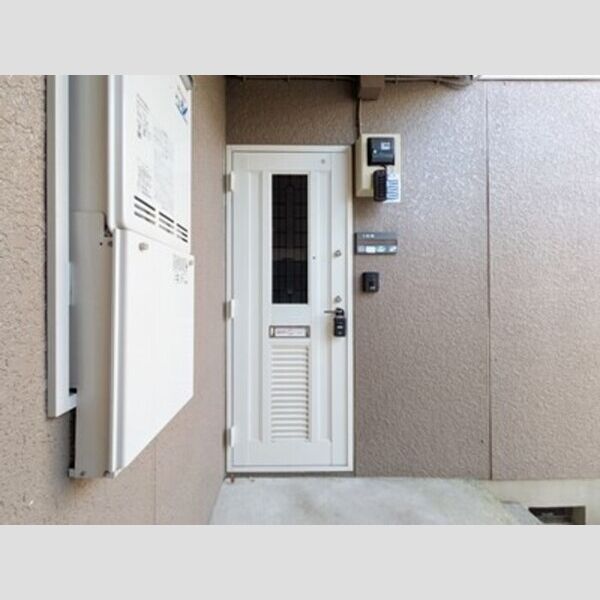 ファーストヴューラ十番館 玄関