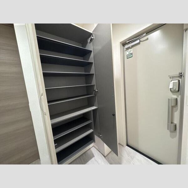 メゾン　シャルム301号室 シューズボックス