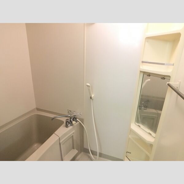 ボーヌファムⅢ　Ⅲ105号室 浴室です。