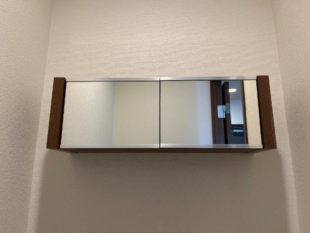 ヒンメルブロー　(ＨＩＭＭＥＬ　ＢＬＡ)302号室 トイレ収納