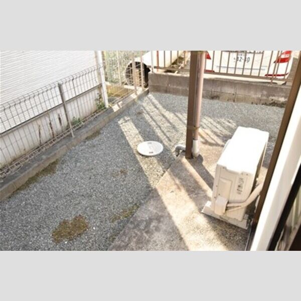 トレビアンハイツ 軒下