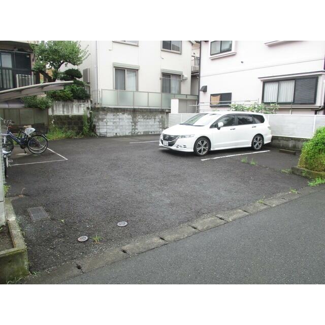 エステート長津田Ⅲ1階 駐車場