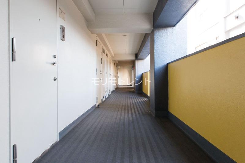 ハンプトン都立大学4階 共用廊下
