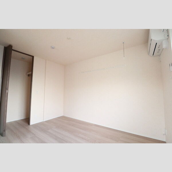 シェーンブルーメ横浜308号室 リビング