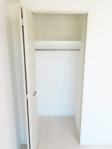 プレセダン石神井公園8階 玄関側洋室収納　※同タイプ別部屋2024年11月撮影