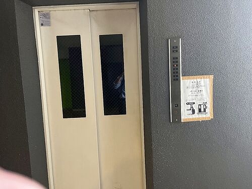 テレパレス船橋三咲Ａ棟4階 エレベーター　※前回募集時2023年6月撮影