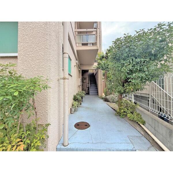 メゾンヨシダ302号室 エントランス