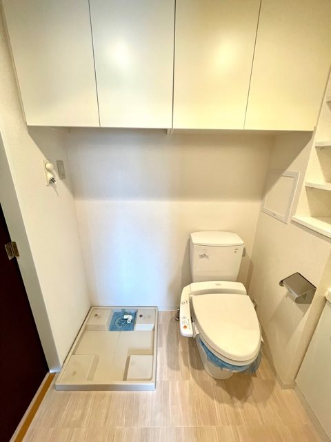 レジディア市谷薬王寺5階 トイレ