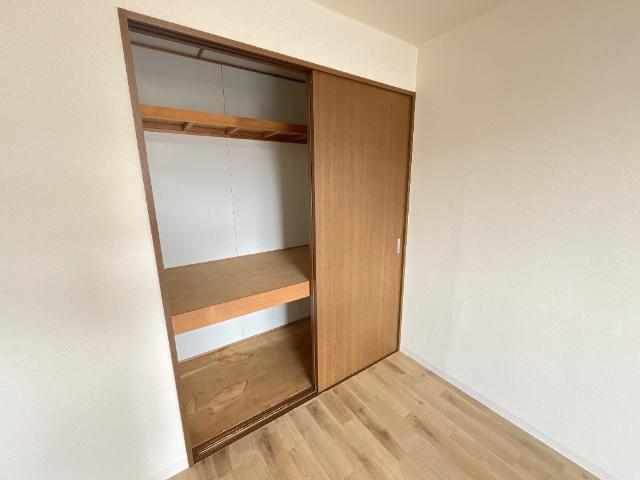 ウィンディヒルズ205号室 収納