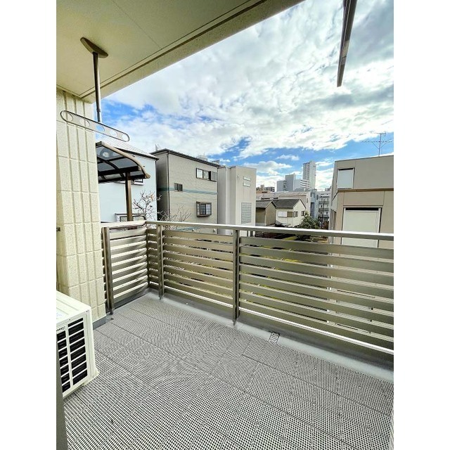 サニーハウス 広々した南向きバルコニー