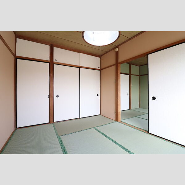 ヴィラ松本303号室 和室6帖