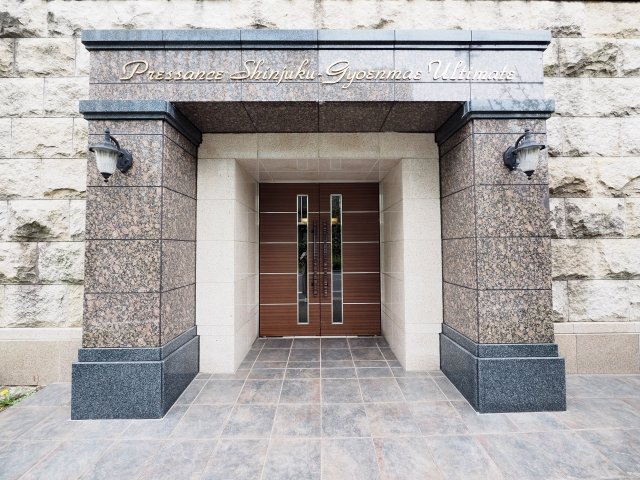 プレサンス新宿御苑前アルティメット エントランス