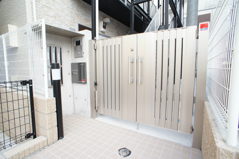 リブリ・市ノ坪2階 エントランス