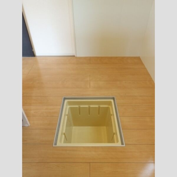 ヴィルヌープ　Ⅴ102号室 床下収納