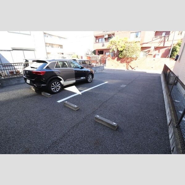 イー・エフ・ドミール 駐車場