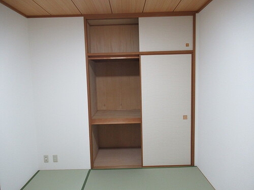 ライオンズテラス川越 押入