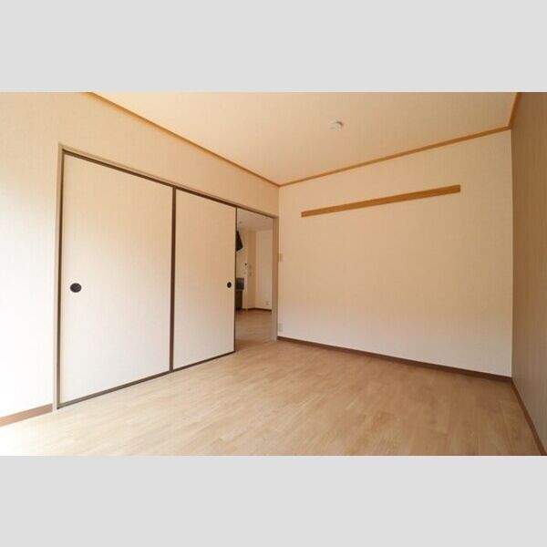 ブエナ・ヴィスタ102号室 洋室　6帖