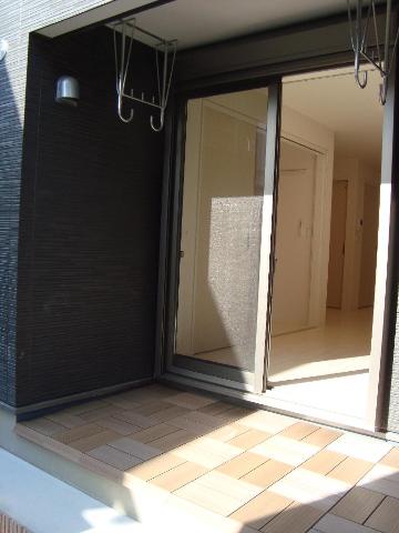 フリュレーヴ103号室 専用庭