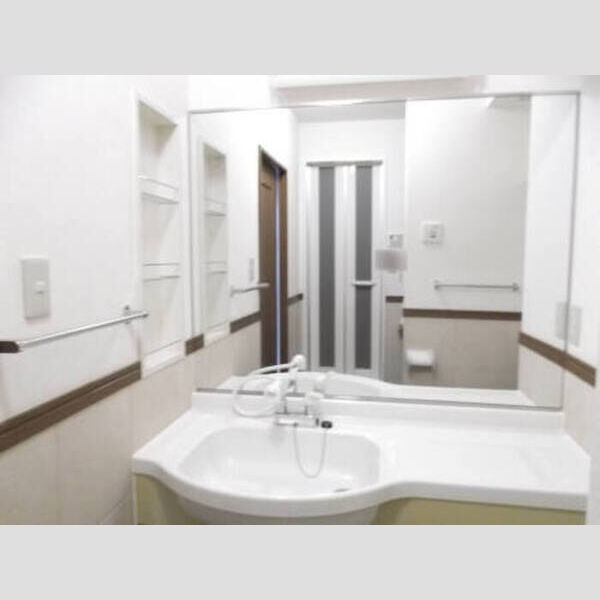 アンジェロ203号室 大きな鏡(120㎝)の洗髪洗面化粧台