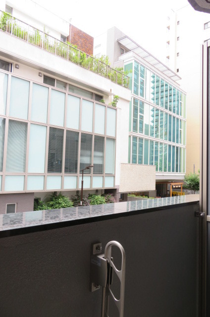 ガーラ・プレシャス赤坂見附2階 バルコニーからの眺めを楽しみながら食事をしませんか