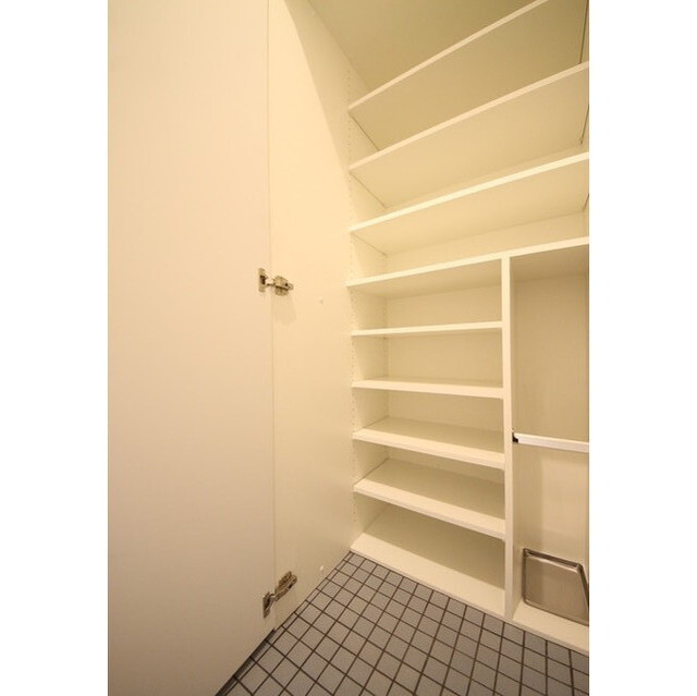 CRESCENT COURT 内観