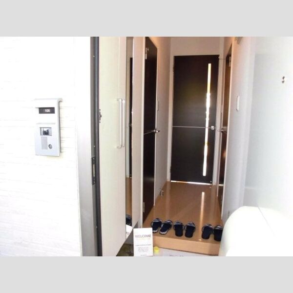 レセンテ・ジュン 玄関