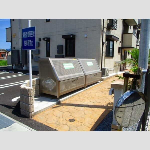 ラ・メール長須賀 ゴミストッカー