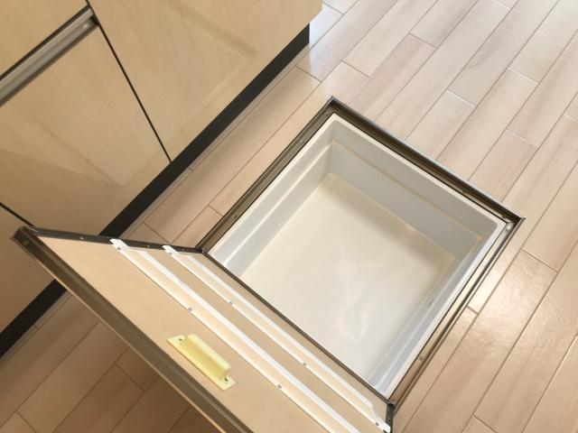 Ｐｈｉｌｉｐｐｅ　Ｃｈａｔｒｉｅｒ（フィリップ　シャトリエ） 床下収納