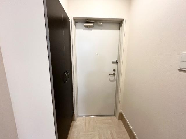 Luminous coat 玄関