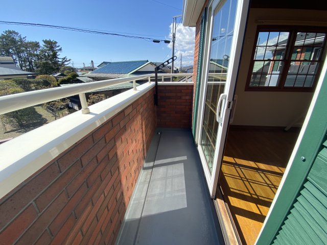 カーサ　アル・マーレ弐番館 外からの目が気にならないバルコニーで洗濯物が干せます