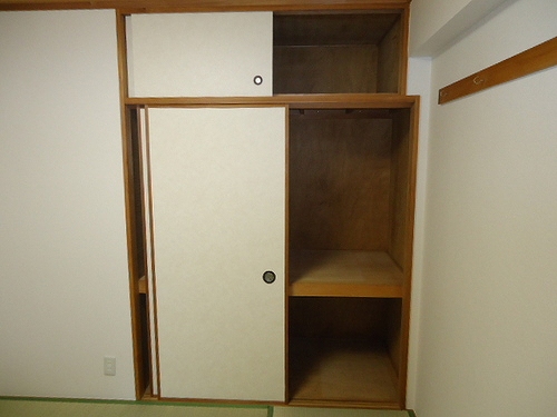 ライオンズマンション西蒲田 押入　※2013年4月撮影
