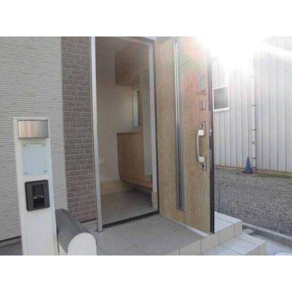 クレイドルガーデン平塚市西真土第3　2号棟 玄関