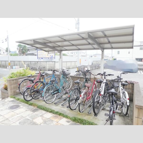 ガーデンヒルズ 駐輪場