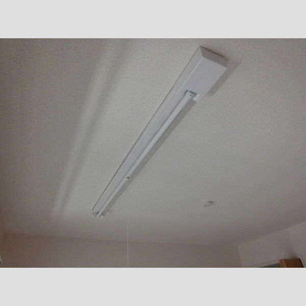 レセンテ小仲台101号室 室内物干し