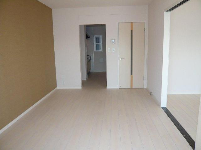 ルミナス高鼻202号室 洋室