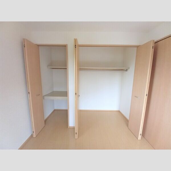 ローズコート山﨑205号室 収納