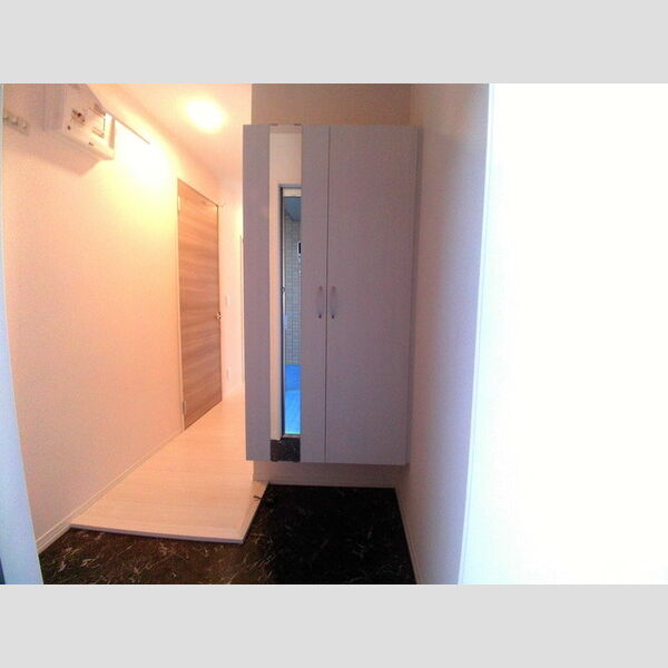 エクセル川端F101号室 玄関