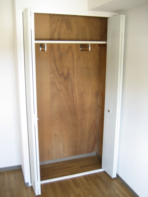 ルミエール山王Ｂ 洋室2収納　※別号室の参考写真(現況優先・仕様違いの場合あり)