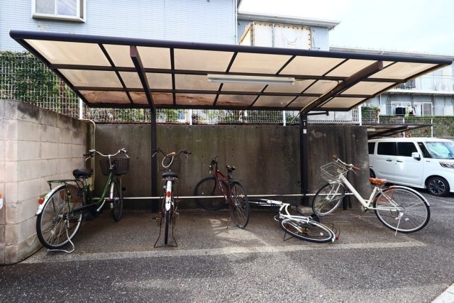 ルミナス東浦和2階 駐輪場