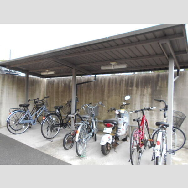 ルミエールK 駐輪場