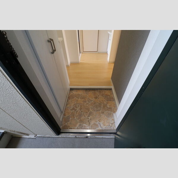 ビラ・ジュニペラス　C棟 玄関